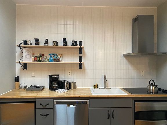 4th image of 214 Franklin St #206