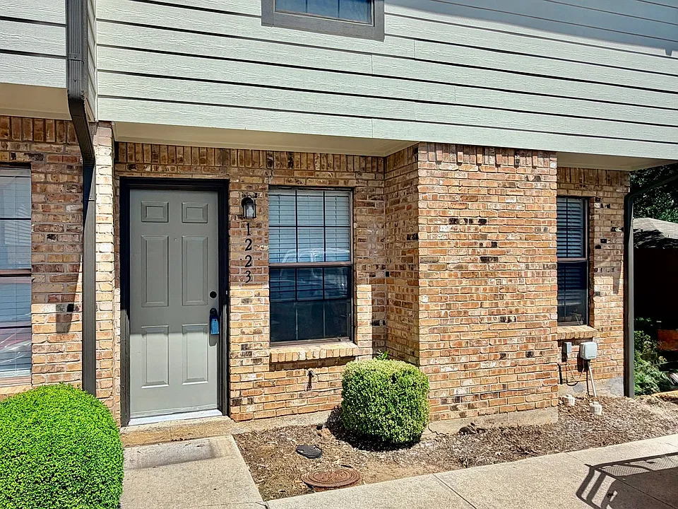 1223 Dallas Dr