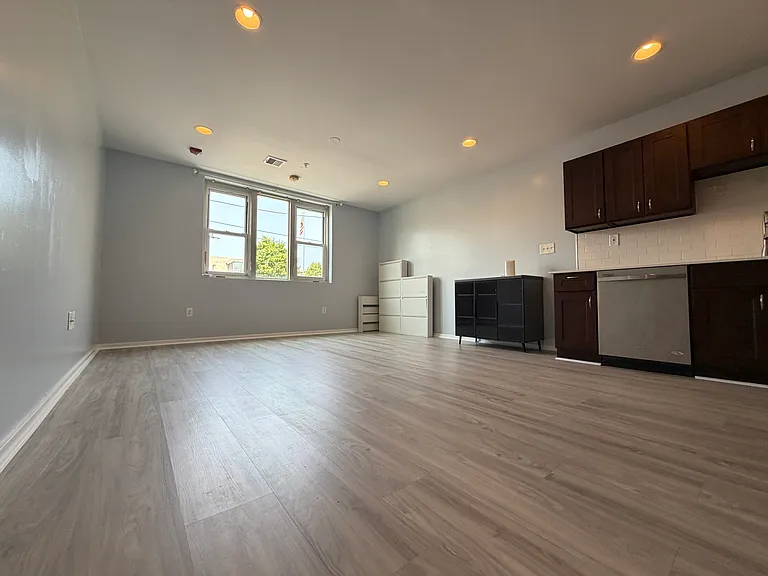 811 N Franklin St #101 — Photo 4