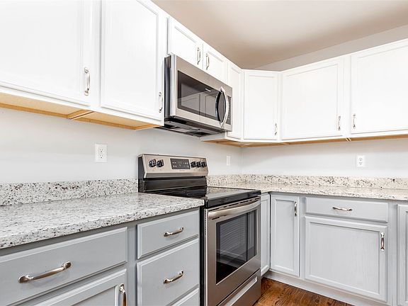 Kitchen microwave (1 of 1)