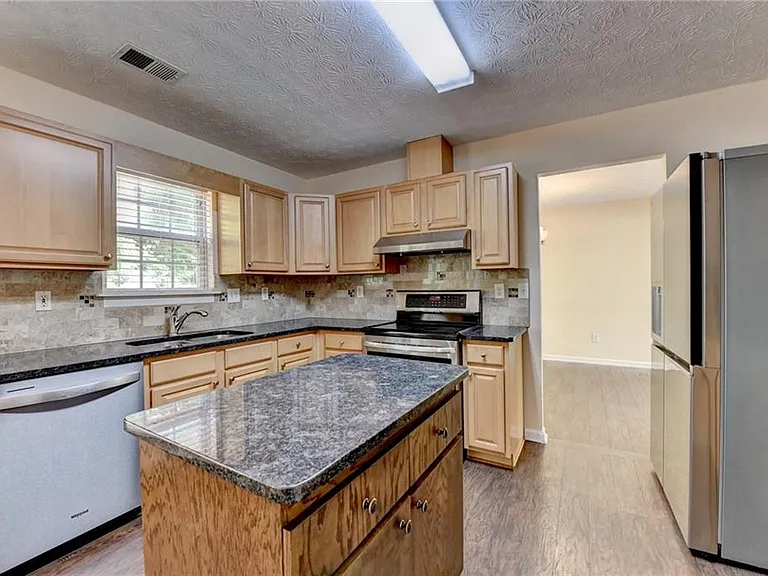 3380 McClure Woods Dr — Photo 14