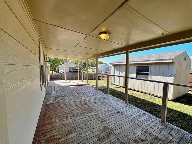 1901 Berkeley Dr — Photo 25