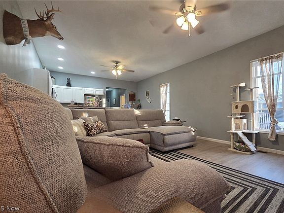 5th image of 119 S Wallace St