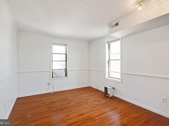 5th image of 2333 Catharine St #4