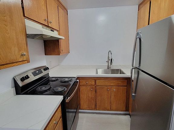 3rd image of 5918 Avila St APT A