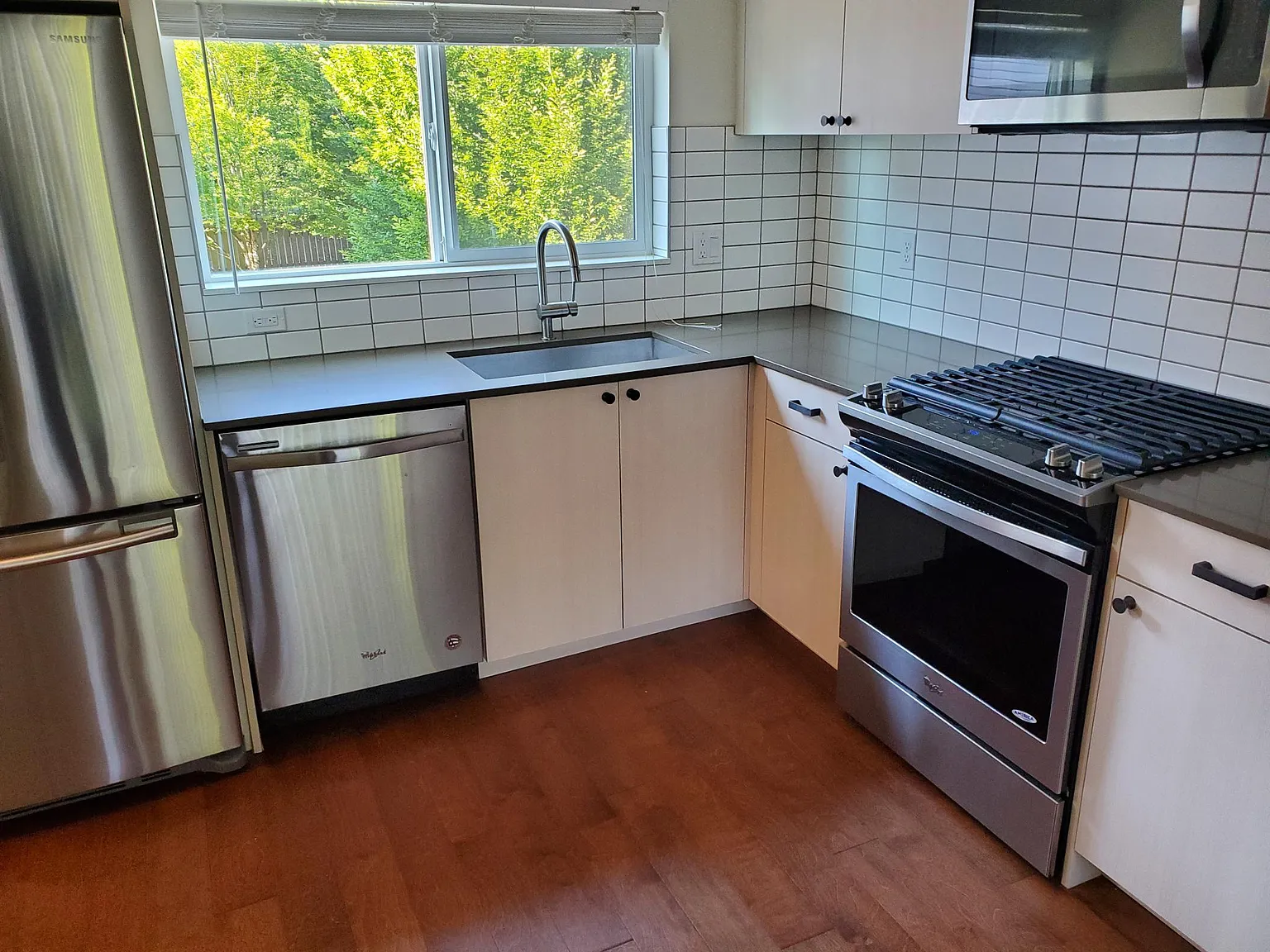 3 bed, 2.5 bath, 1350 sqft, $3,500 — Photo 3