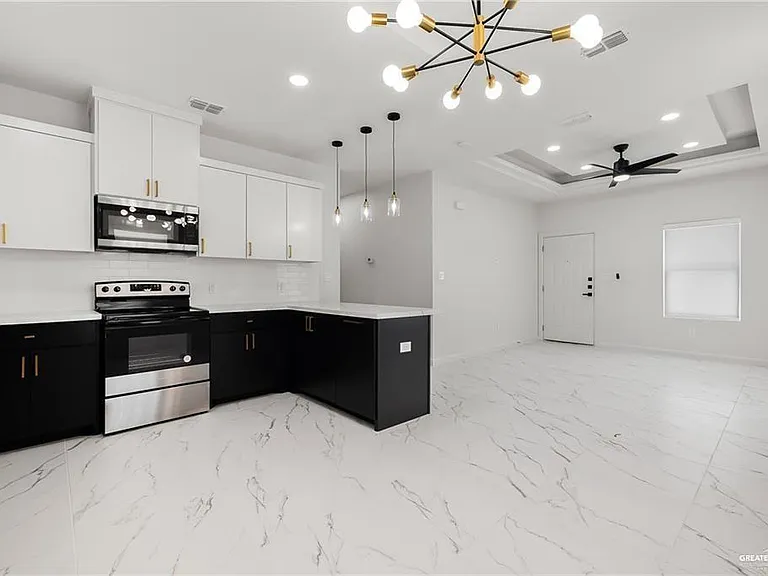 1424 E Hibiscus Ave #1 — Photo 6