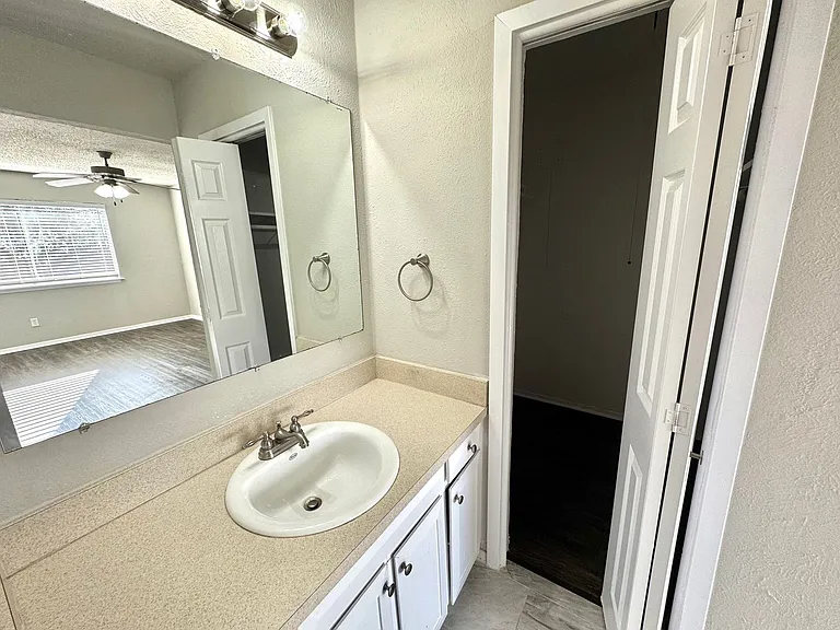 2508 S Center St — Photo 9