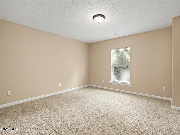 712 Coventry Ave — Photo 14