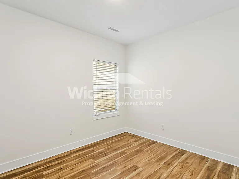 1742 - 1744 S. Hickory Creek St. — Photo 9