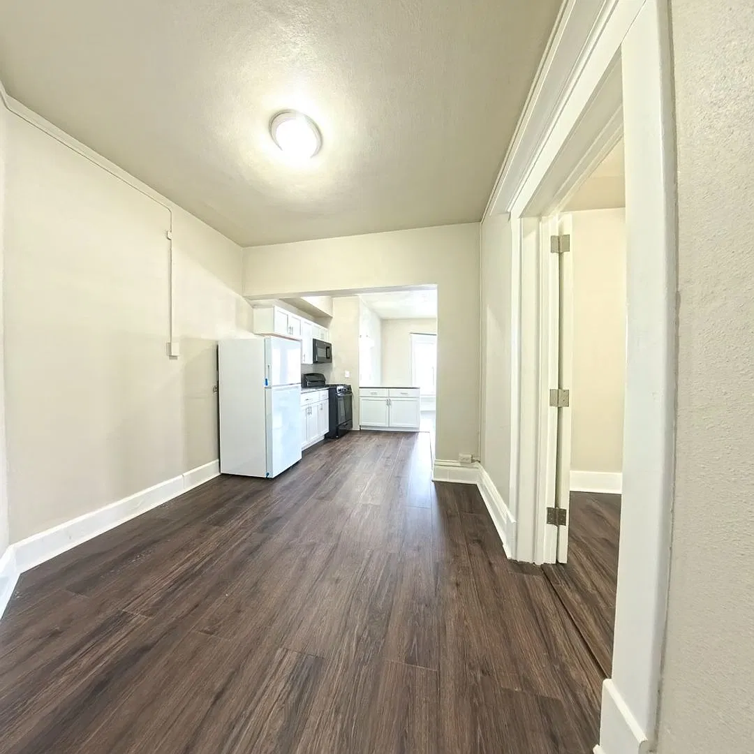 511 W State St — Photo 3