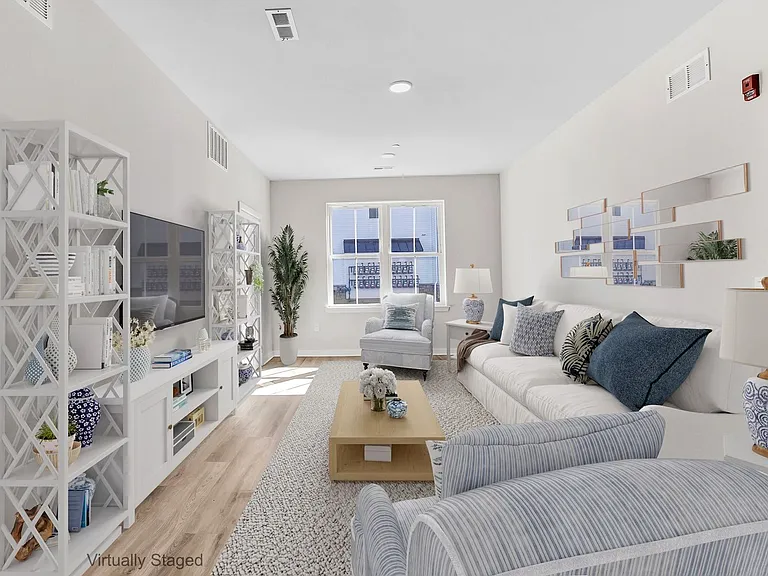 Kinsley — Photo 29