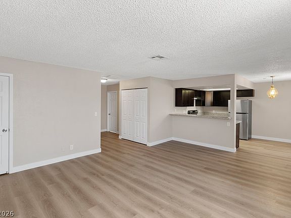 3rd image of 4851 E Craig Rd