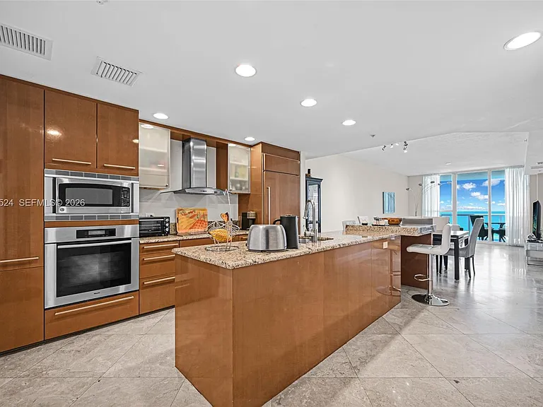 3801 Collins Ave #1102 — Photo 18