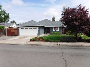 652 Shadow Wood Dr, Medford, OR