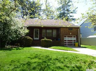 30 Rosedale Rd, Valley Stream, NY 11581
