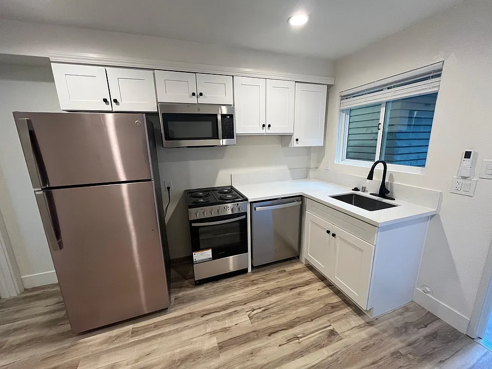 4084-4091 Kansas St #2