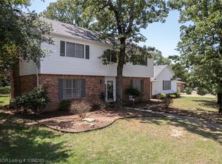 2608 Heather Oaks Way, Fort Smith, AR 72908