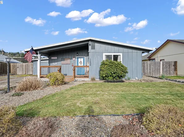 1532 E Chamberlain Ave, Cottage Grove, OR 97424