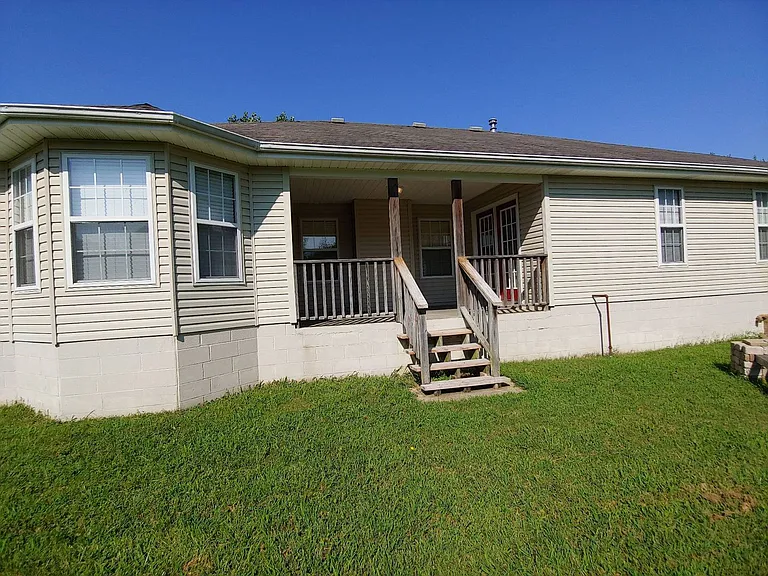 2112 Ford St — Photo 13