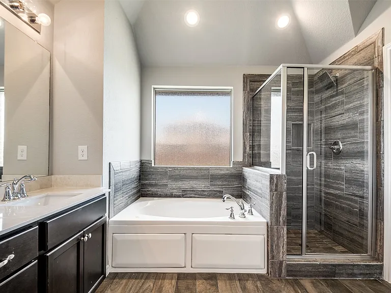 519 Long Prairie Dr — Photo 4