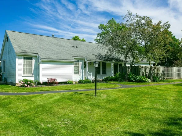 191 S Estate Dr, Webster, NY 14580
