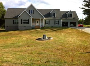 174 Chestnut Stump Rd, Hendersonville, NC 28792