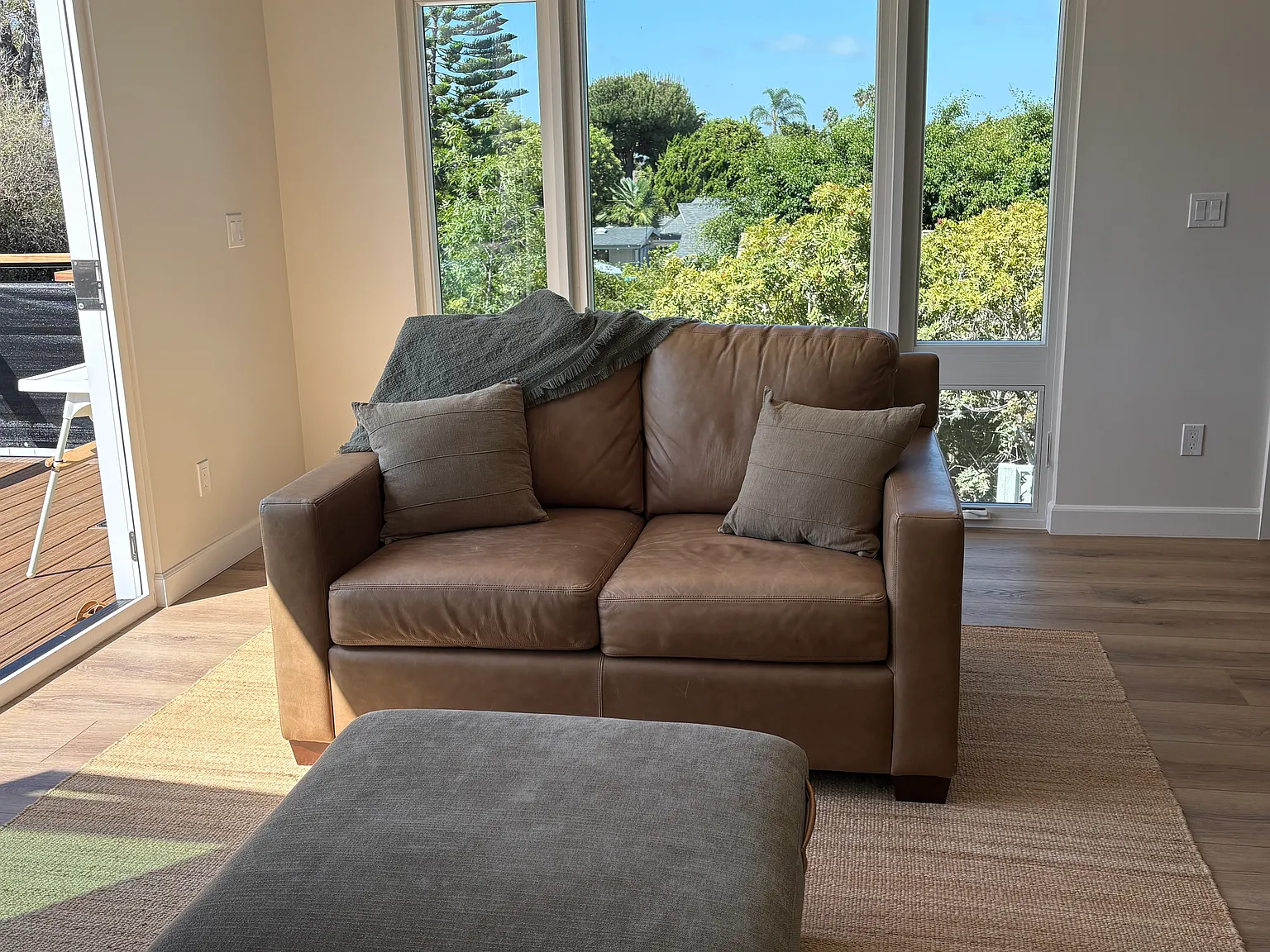 2 bed, 900 sqft, $5,000 — Photo 3