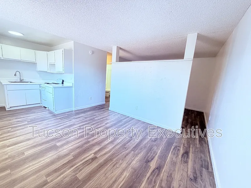 1 bed, 1.0 bath, 306 sqft, $700 — Photo 2