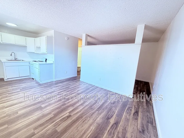 3810 E Monte Vista Dr #202 — Photo 2