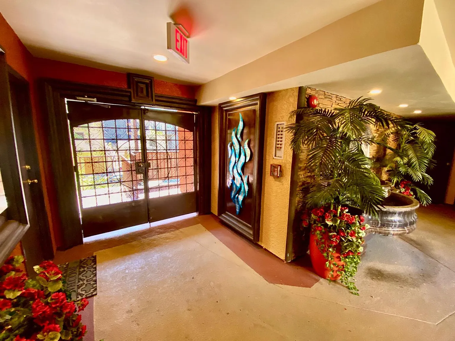 NoHo Liv Apartments — Photo 3