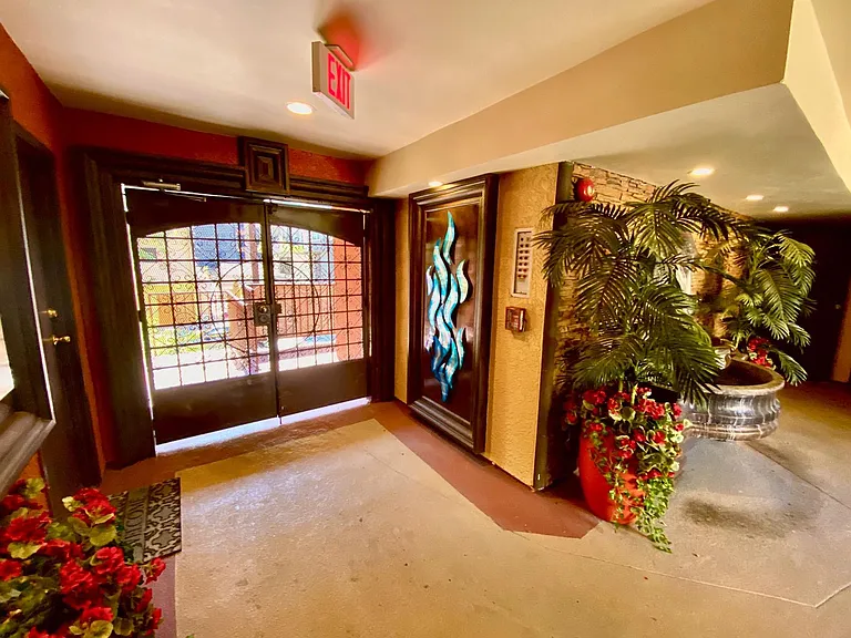 NoHo Liv Apartments — Photo 3