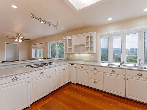 4th image of 1450 Deerwood Drive