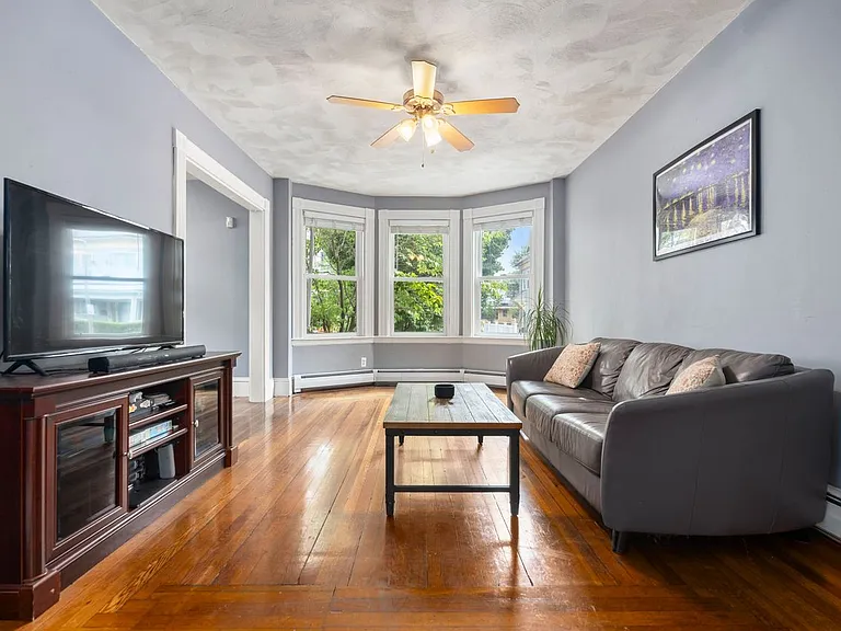 7 Howe St — Photo 3