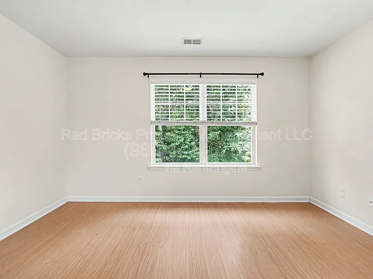 10420 Benfield Rd — Photo 23