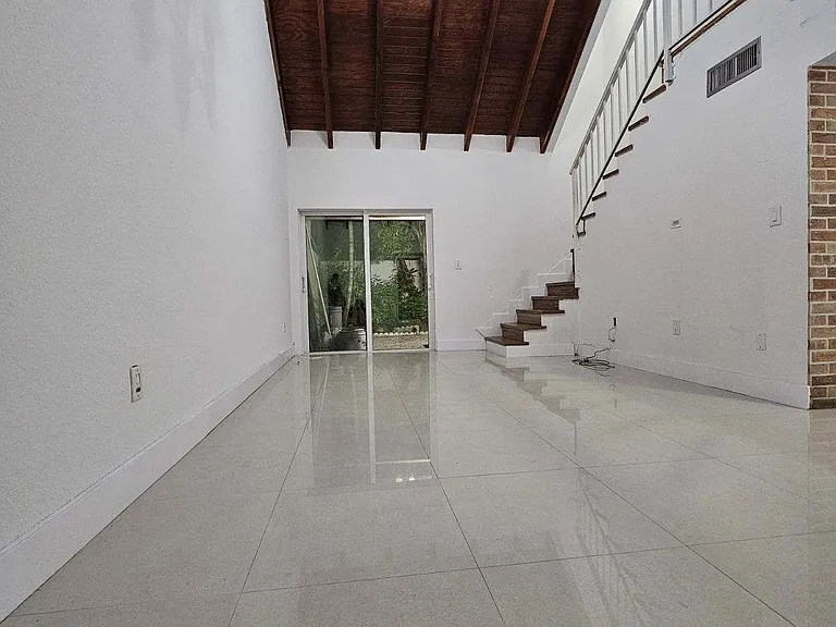 2043 SW 103rd Ct — Photo 4