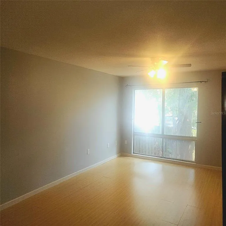 1 bed, 1.0 bath, 642 sqft, $1,050 — Photo 2