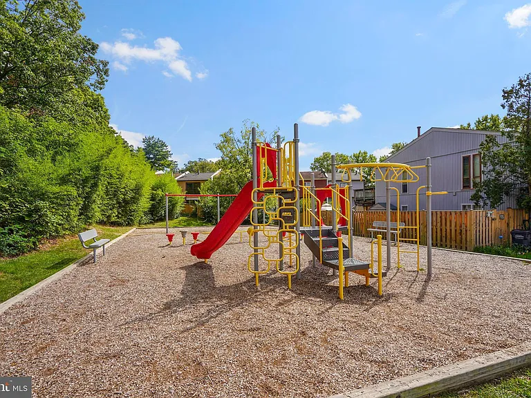 6351 Rockshire St — Photo 34