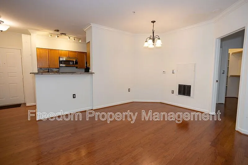 2 bed, 2.0 bath, 990 sqft, $2,292 — Photo 3