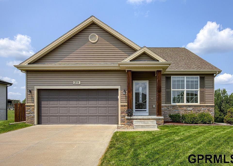 1st image of 318 Fairway Cir