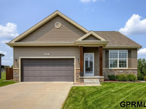 318 Fairway Cir, Plattsmouth, NE 68048