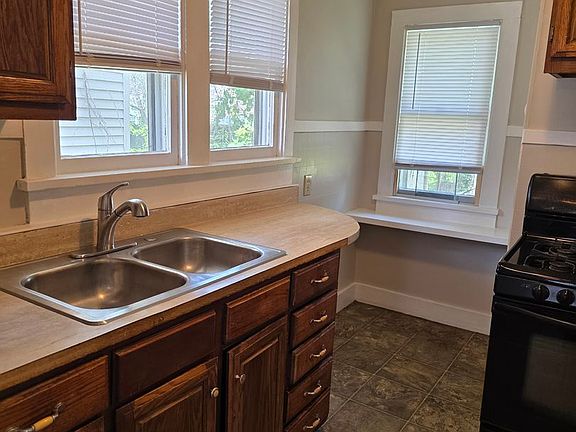 5th image of 1213 E Donald St