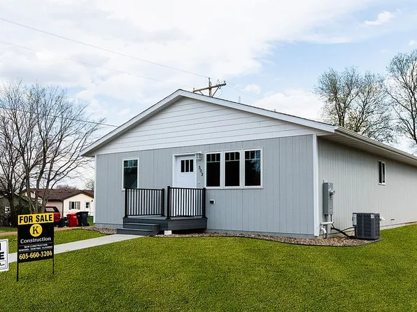 503 E 13th St, Yankton, SD 57078