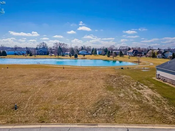 2109 Pinehurst Trl, Fremont, OH 43420