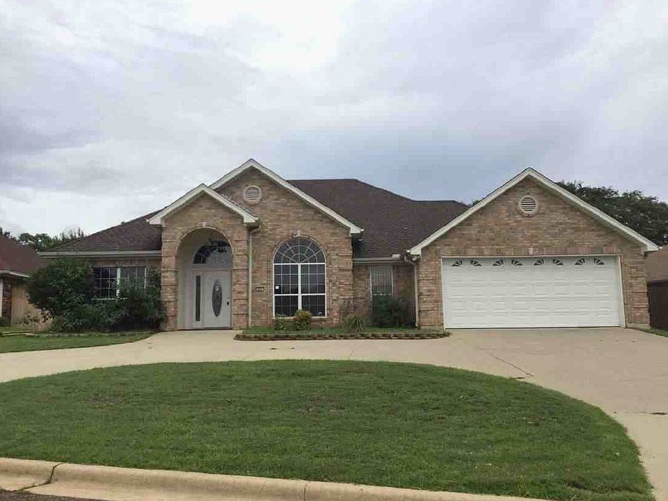 1st image of 402 Lakewood Dr