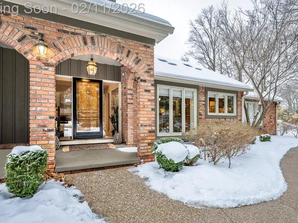 4024 Hidden Woods Dr, Bloomfield Hills, MI 48301