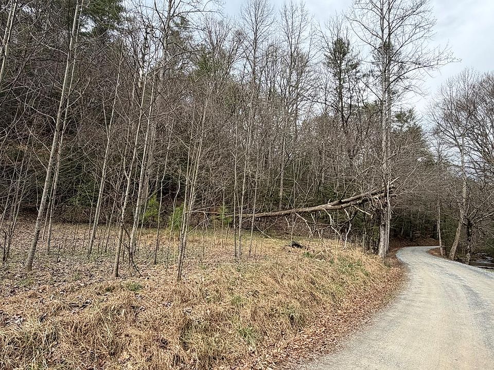 1st image of Maple Rest Ln