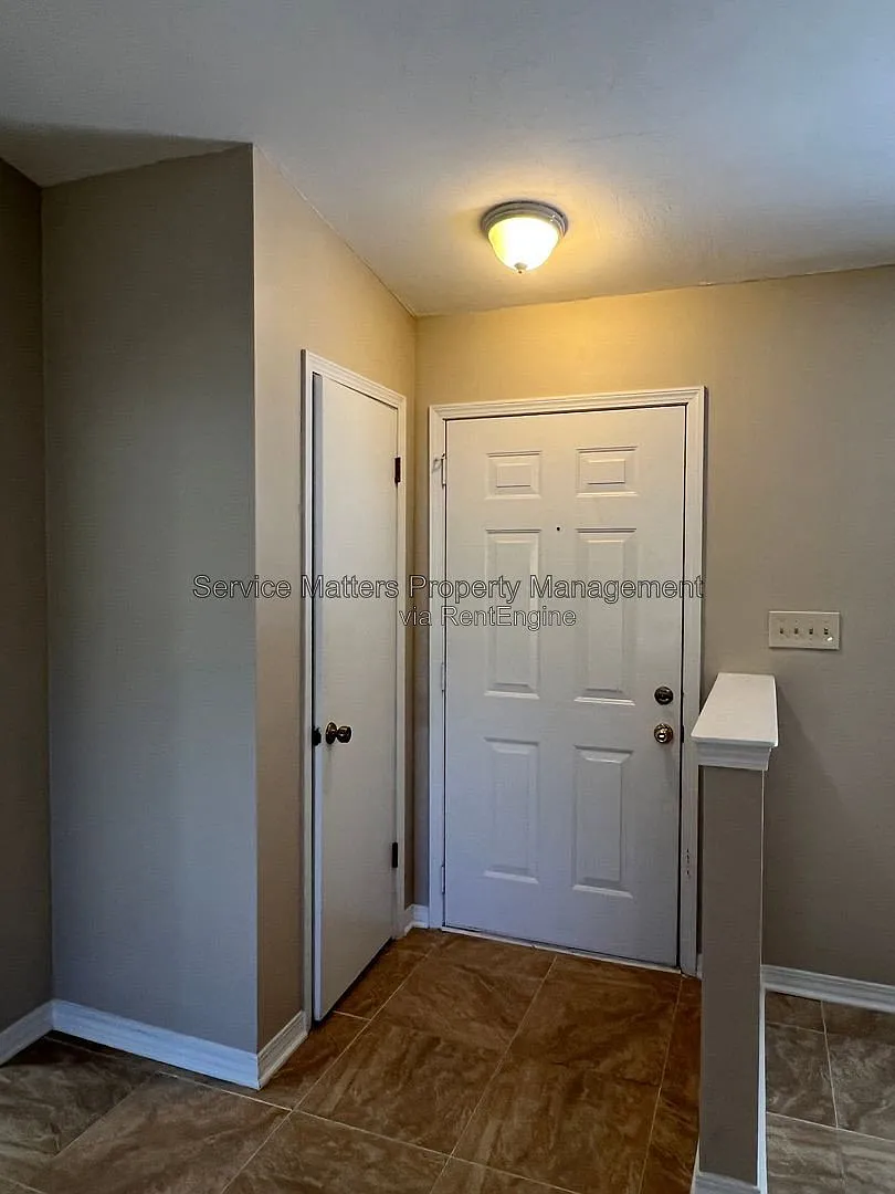 3 bed, 2.0 bath, 1815 sqft, $1,950 — Photo 2