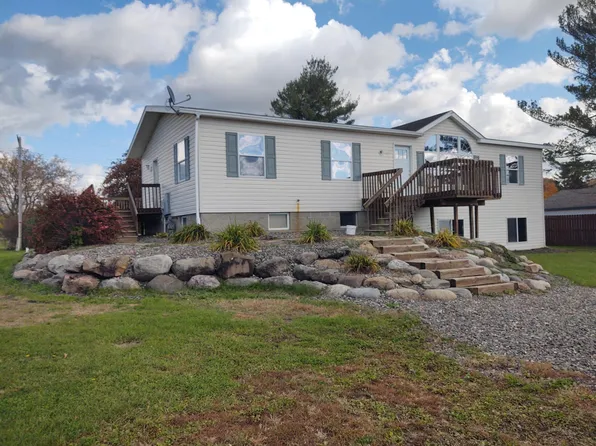 210 Oak St, Grasston, MN 55030