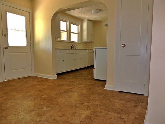4th image of 115 Park Dr